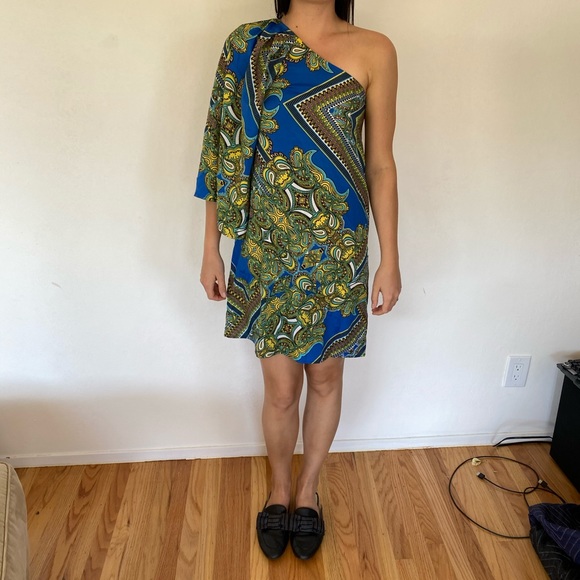 Dress - Picture 6 of 7